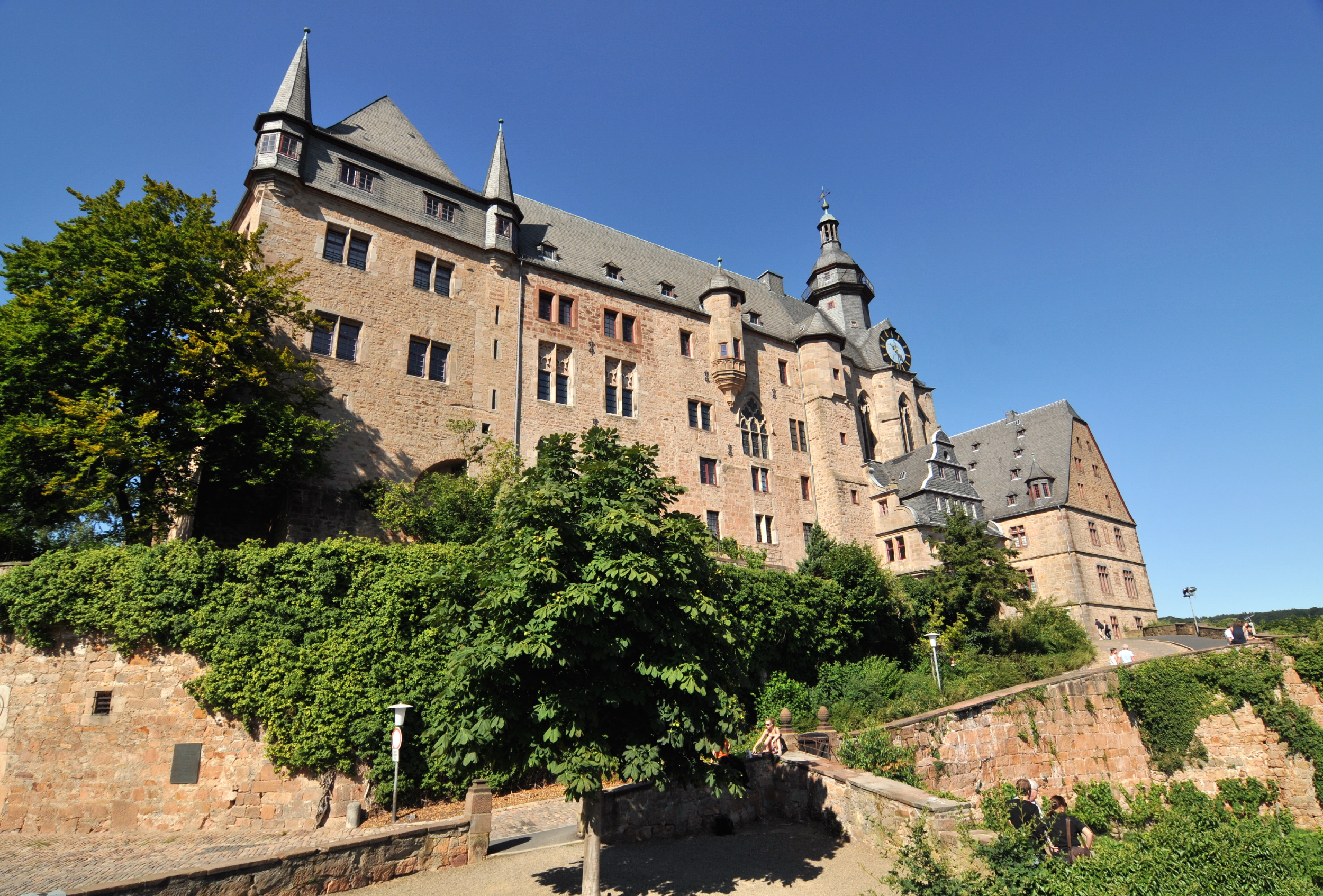 Das Marburger Landgrafenschloss in naher Ansicht.